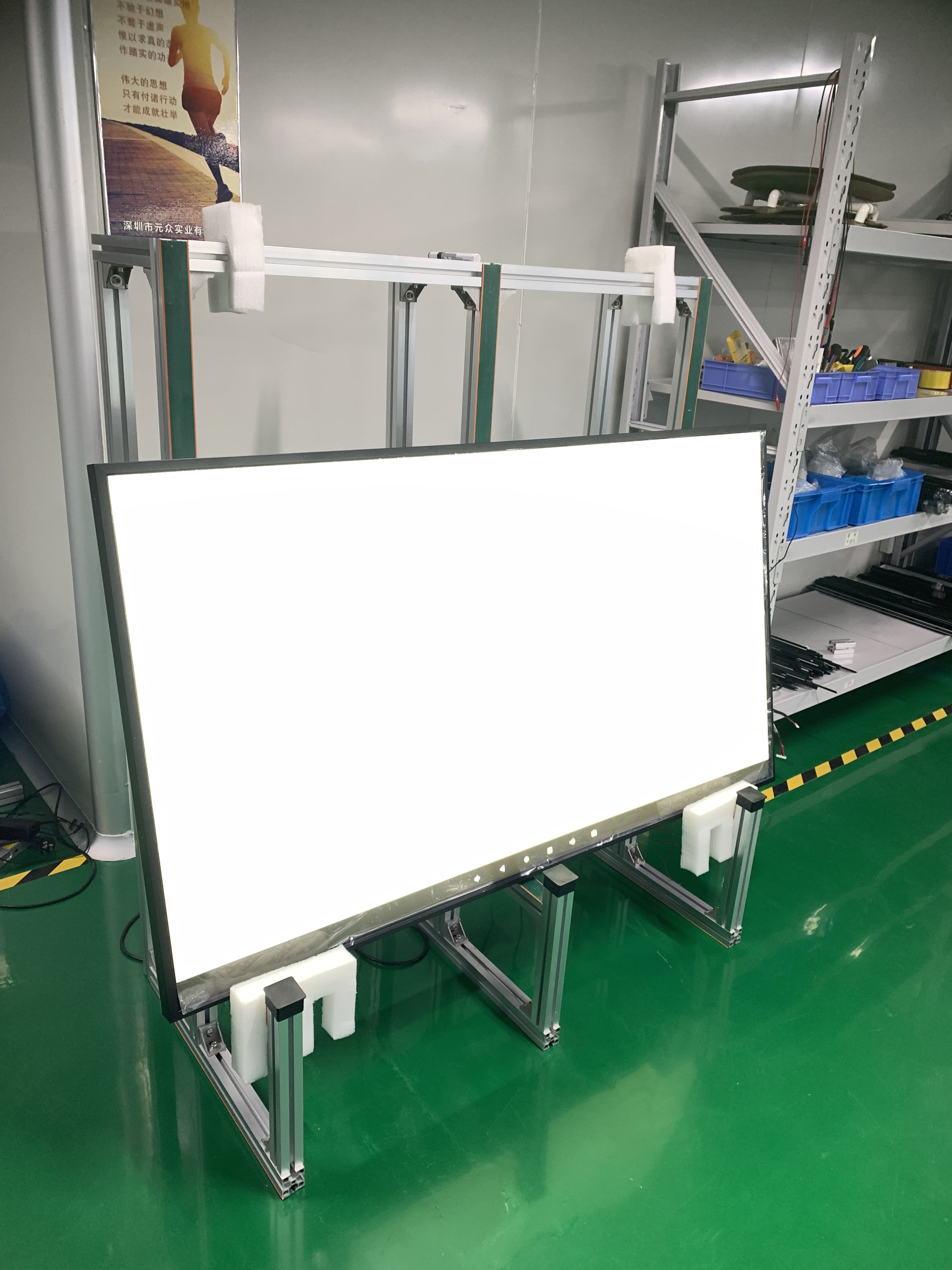中国供应 65 英寸 2500nits 户外数字标牌广告电视液晶面板屏幕显示模块
